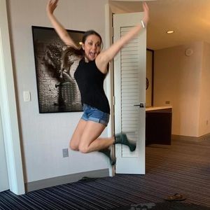 Meet your Posher, Carrie! Hey! 👋